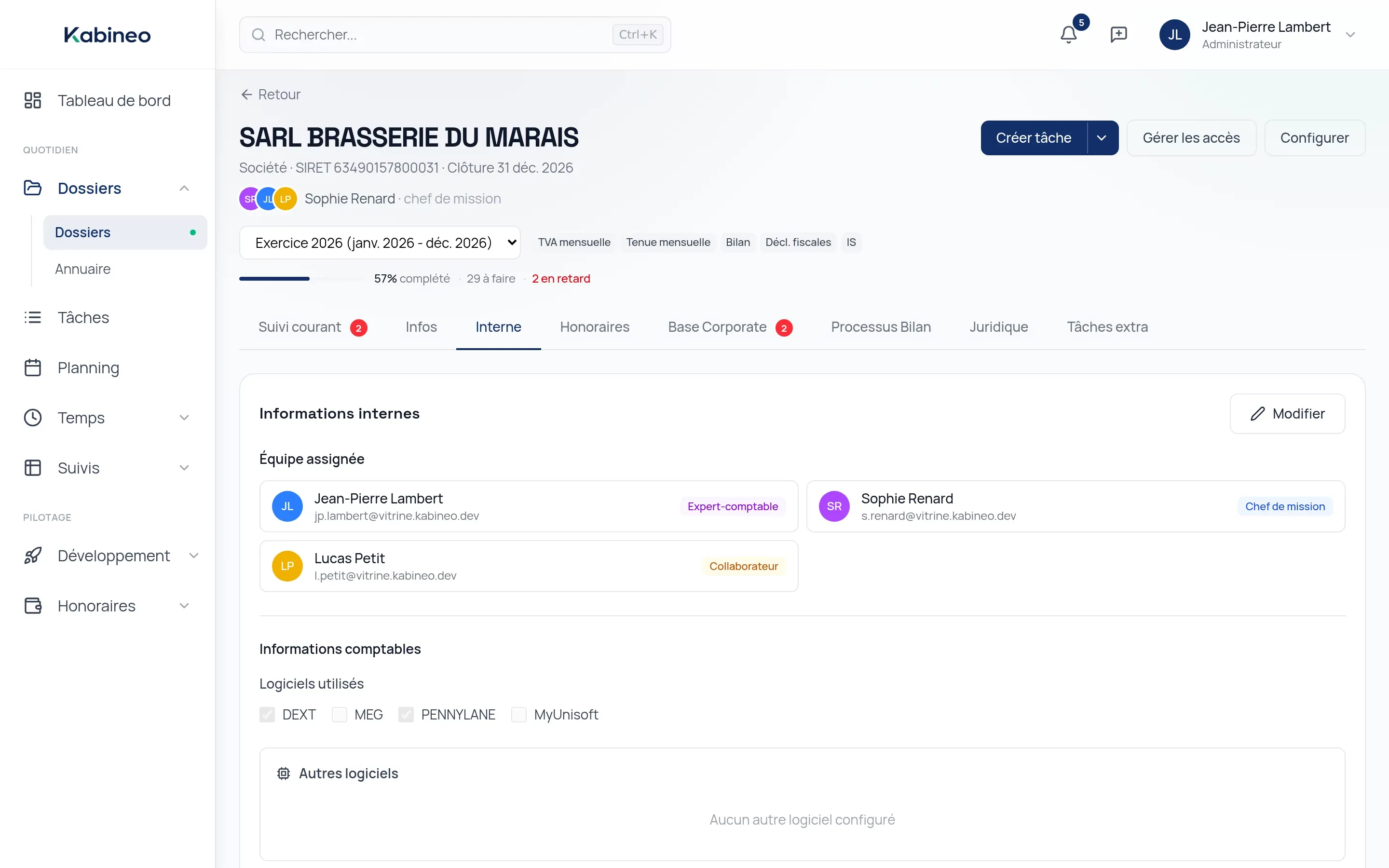 Onglet interne d'un dossier : l'équipe assignée avec l'expert-comptable, la cheffe de mission et le collaborateur